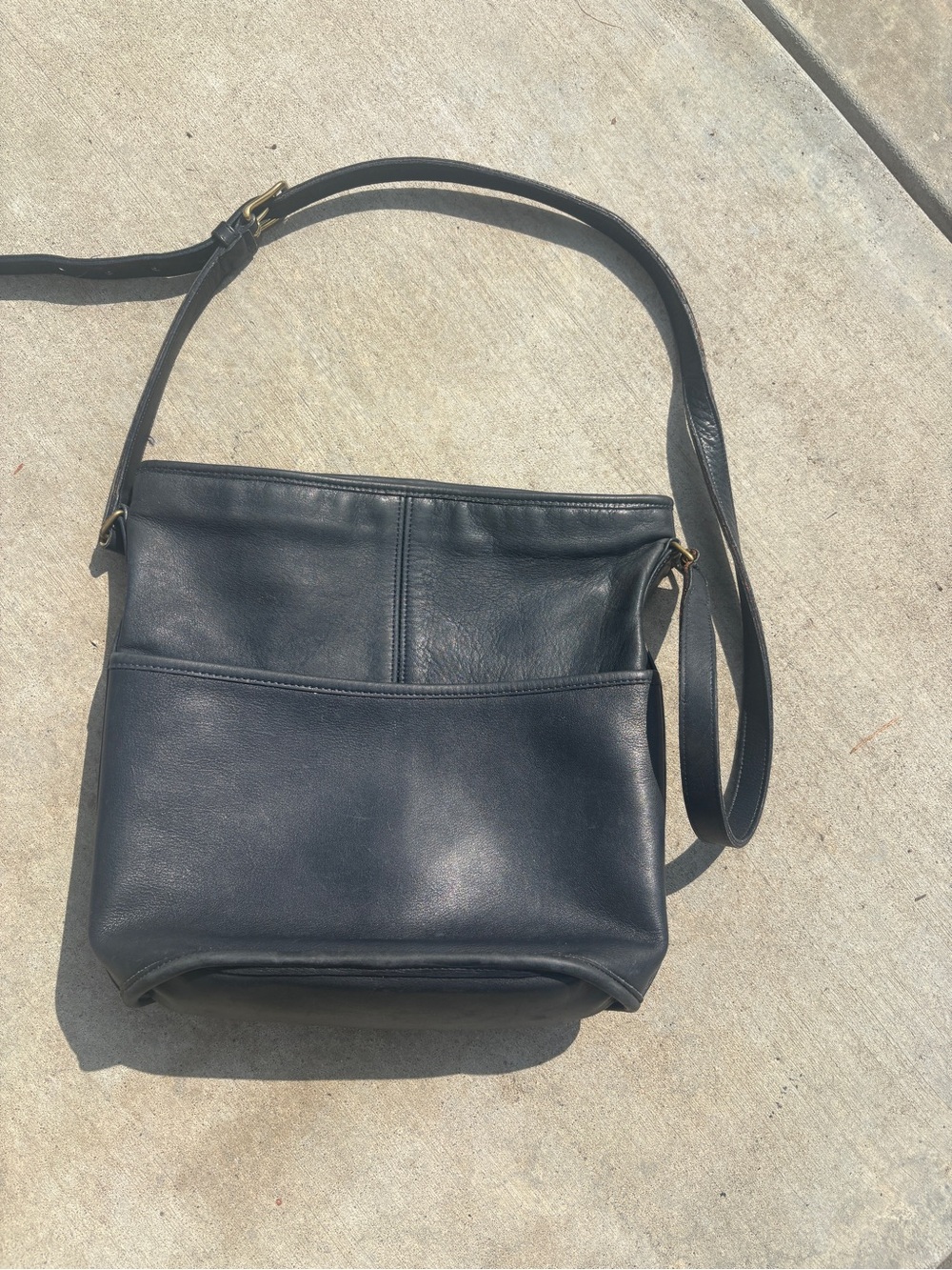 Vintage Coach dark navy blue bucket back leather